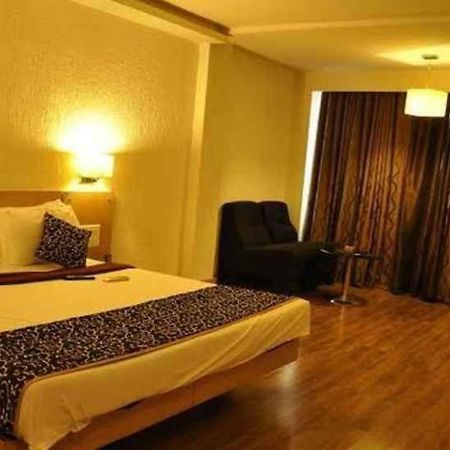 Hotel Manorama Vijayawāda Exterior foto